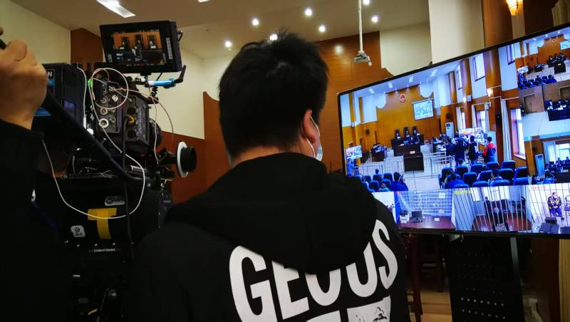 AI生成VS人工创意——会昌县广告片拍摄公司的技术浪漫主义实践